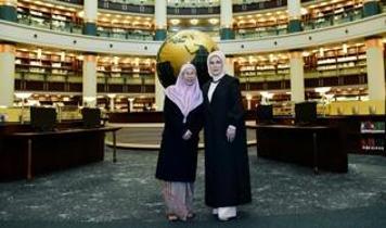 Emine Erdoğan, Malezya Başbakanı'nın eşi Wan Azizah İsmail ile bir araya geldi