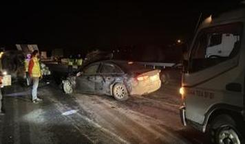 Sakarya'da otomobil ile minibüsün çarpıştığı kazada 1 kişi öldü, 3 kişi yaralandı