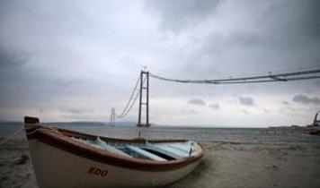 Çanakkale Boğazı'nda transit gemi trafiği çift yönlü durduruldu