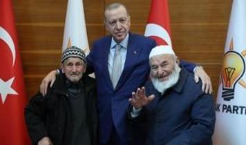 Cumhurbaşkanı Erdoğan, Düzce'den gelen vatandaşlarla görüştü