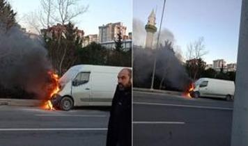 İstanbul trafiğinde yangın paniği kamerada: Araç alev aldı
