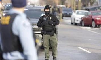 ABD'de tepki çeken müdahaleler devam ediyor: Kadını cam kırarak gözaltına aldılar