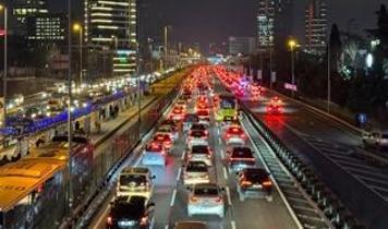 Ara tatilin başlamasıyla İstanbul'da trafik yoğunluğu arttı
