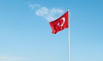 Nusaybin'de şanlı bayrağımıza hain provokasyon... Tepkiler peş peşe geldi