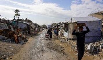 Soykırımcı İsrail, biri çocuk 3 Filistinliyi katletti