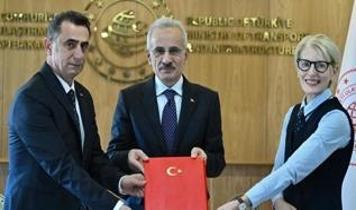 Hidrojen yakıtlı tren için Türkiye ve İngiltere arasında imzalar atıldı