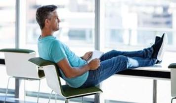 Uzmanlar uyardı! Hangi oturma şekli beyin sağlığını koruyor?