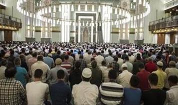 Cuma hutbesinde akran zorbalığına dikkat çekildi