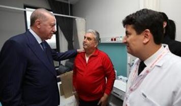 Aydın Şehir Hastanesi'nde incelemelerde bulunan Cumhurbaşkanı Erdoğan hastalarla sohbet etti