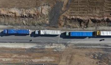 Açılan insani koridordan YPG'nin işgalindeki Kamışlı'ya yardımlar gönderiliyor