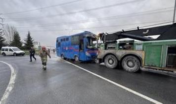 Kağıthane'de cezaevi nakil aracının devrilmesi sonucu 19 kişi yaralandı