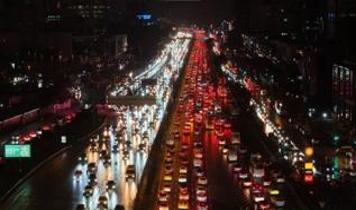 Megakentte trafik kilit: Araçlar güçlükle ilerledi