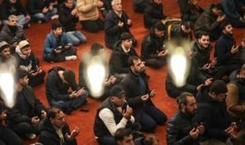 Vatandaşlar camileri doldurdu: Ramazanın müjdecisi Berat Kandili idrak edildi