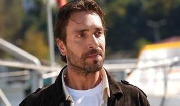 Taşacak Bu Deniz'in Adil'i Ulaş Tuna Astepe'nin oyuncu olma hikayesi ortaya çıktı! Bakın nasıl ünlü olmuş…