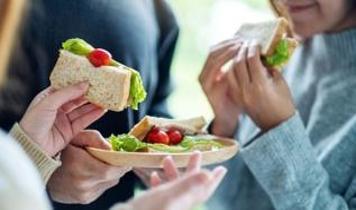 Öğle yemeği saat kaçta yenmeli? Bilim insanlarından şaşırtan uyarı