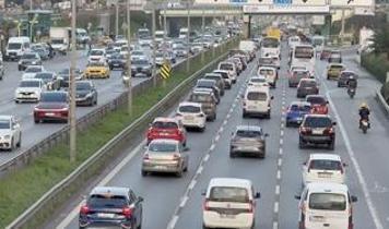 İstanbul'da haftanın ilk iş günü trafik yoğunluğu yüzde 80'e çıktı