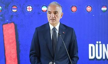 Bakan Ersoy, "Dünya Dillerinde Türkçe" sözlüğünü tanıttı