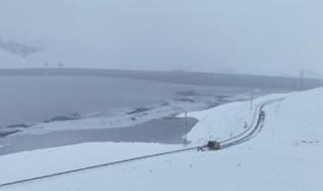 Eğitime kar engeli... Etraf beyaz örtüyle kaplandı