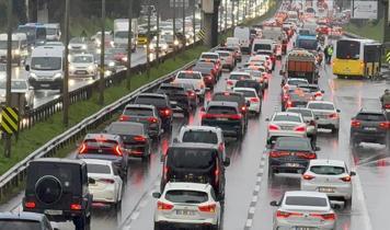 İstanbul'da her yer kırmızı! Trafik yoğunluğu zirveyi gördü