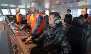 Kim Jong-un, stratejik seyir füzesi testini denetledi: Kuzey Kore lideri karaya denizden füze fırlattı