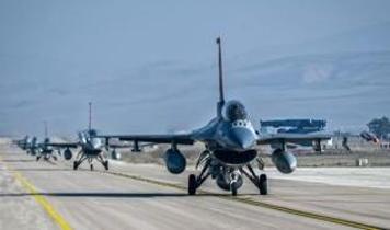 Savaş uçaklarından sınırda devriye uçuşu