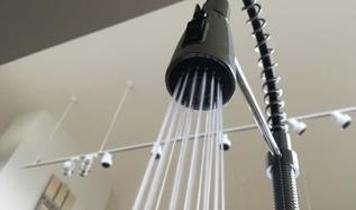 Banyodaki gizli tehlike! Uzmanlara göre duş başlığı her ay temizlenmeli