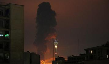 İran'ın başkenti Tahran'da art arda patlamalar meydana geldi