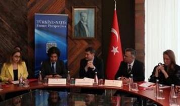 Paris'te Türkiye ve NATO ilişkilerini konu alan yuvarlak masa toplantısı düzenlendi