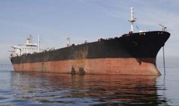 Dünya bu olayı konuşuyor! Rus tankeri tehlike saçıyor