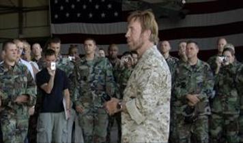 Chuck Norris Hawaii'de hastaneye kaldırıldı