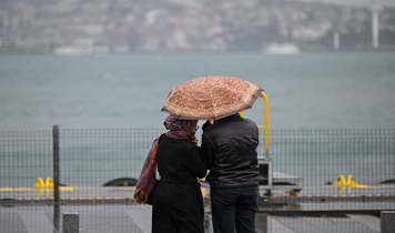 İstanbul'da aniden bastıran yağmur vatandaşları hazırlıksız yakaladı