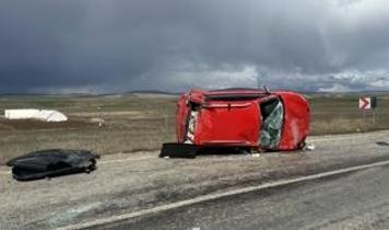 Çorum'da devrilen otomobildeki 3 kişi yaralandı