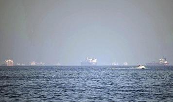 Hürmüz Boğazı çevresinde yaklaşık 1900 gemi mahsur durumda