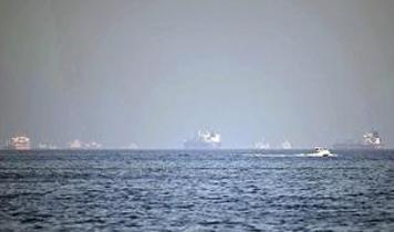 Hürmüz Boğazı çevresinde yaklaşık 1900 gemi mahsur durumda