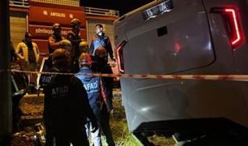 İnfaz koruma memurlarını taşıyan otobüs devrildi: 16 yaralı