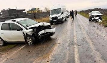 Şanlıurfa'da iki otomobilin çarpıştığı kazada 8 kişi yaralandı