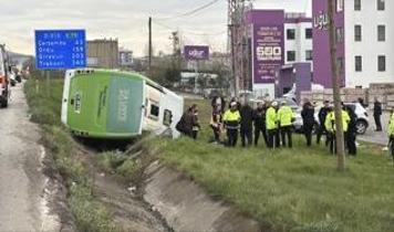 Samsun'da midibüs devrildi: 11 kişi yaralandı