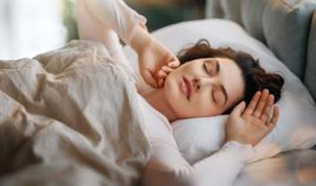 Uyku öncesi kitap mı televizyon mu? Beyninizin verdiği cevap şaşırtıyor