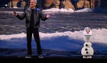 Disneyland Paris'te Olaf robotu sahnede devrildi! Ziyaretçiler şok yaşadı