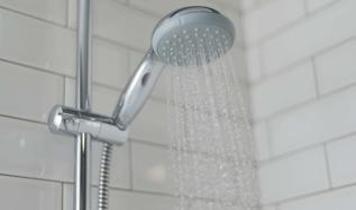 Dermatologlar uyardı! Yanlış duş alışkanlıkları cilt sağlığını tehdit ediyor