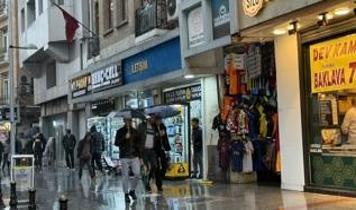 Gaziantep'te sağanak yağış su birikintileri oluşturdu, sürücüler zor anlar yaşadı