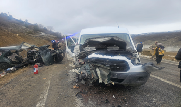 Gümüşhane'de feci kaza: 1 ölü, 2'si ağır 9 yaralı