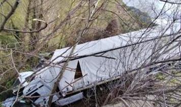 Reşadiye'de tır kaza yaptı: 3 yaralı