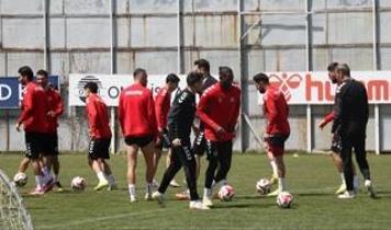 Özbelsan Sivasspor Teknik Direktörü Taşdemir: Play-off için son maça kadar mücadele edeceğiz