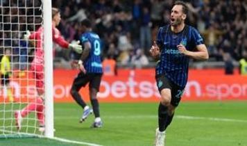 Hakan Çalhanoğlu, Inter'i finale taşıdı