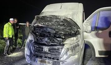 Tekirdağ'ın Ergene ilçesinde işçi servis minibüsü alev aldı
