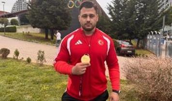 Cumhurbaşkanlığı Kabinesi üyeleri, milli güreşçi Rıza Kayaalp'i tebrik etti