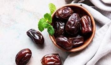 Muz ve hurma karşılaştırması! Hangisi kan şekeri ve lif için daha faydalı?