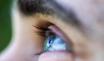 Uzmanlardan göz seyirmesi uyarısı: Stres vücudu böyle ele veriyor