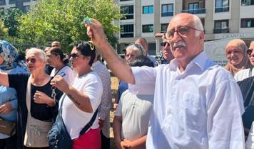 İzmir'de 'anahtarlı' eylem! CHP'li yönetime isyan bayrağını çektiler